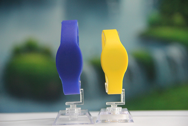 食品級(jí)ic腕帶真的安全環(huán)保嗎?怎樣辨別環(huán)保ic腕帶? 食品級(jí)ic腕帶真的安全環(huán)保嗎?怎樣辨別環(huán)保ic腕帶?